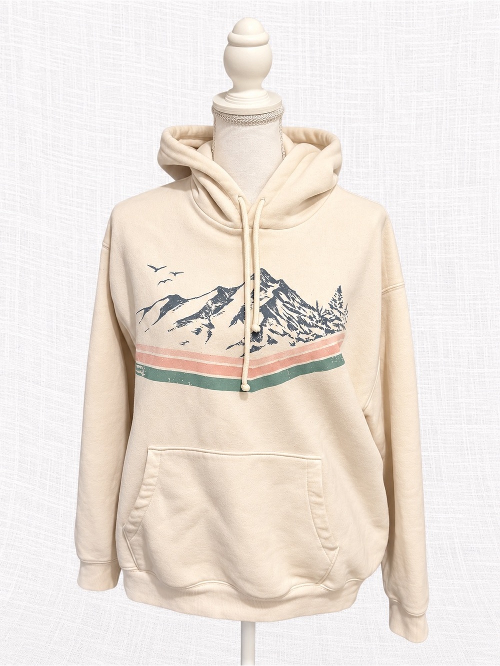 Levi’s Cream Mountain Graphic Hoodie Size M Retro Outdoor Pullover